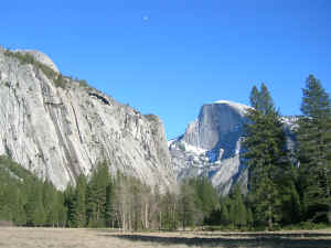 Yosemite valley con, sullo sfondo, l'Half Dome